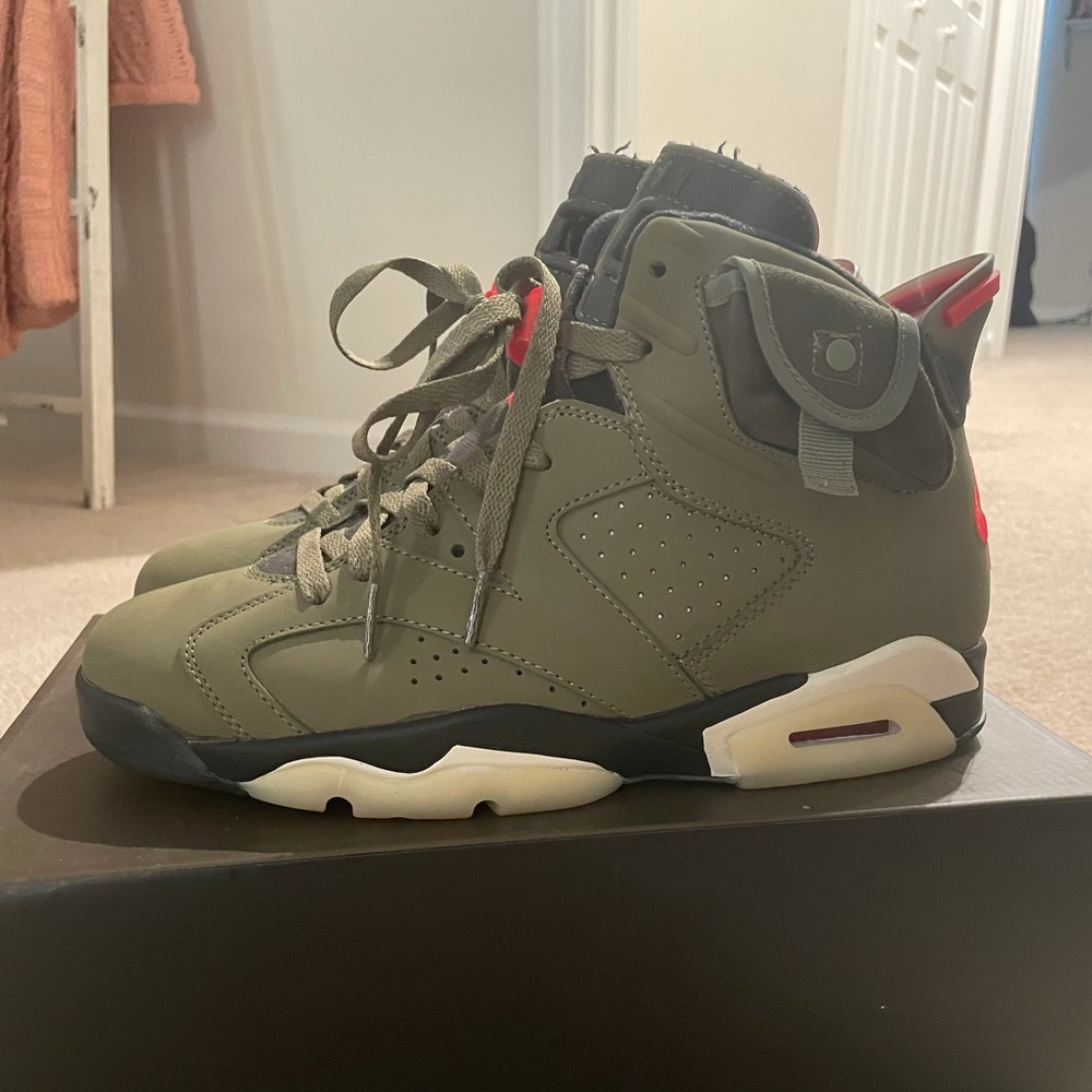 Travis Scott Jordan 6 size 9.5 worn twice. Not sure if authentic